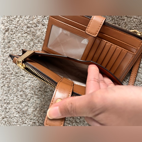 Michael Kors Monogram Wallet/Wristlet/Phone pouch - Picture 9 of 11